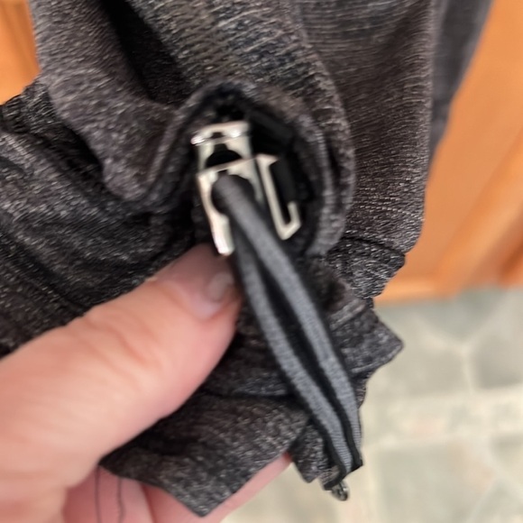 LULULEMON Tank Top BACK ON TRACK RUNNING LAYERED BUILT IN BRA black grey sz 4 - Picture 5 of 7